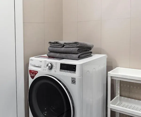 #stayhere Modern & Compact 1bdr Uptown Butas